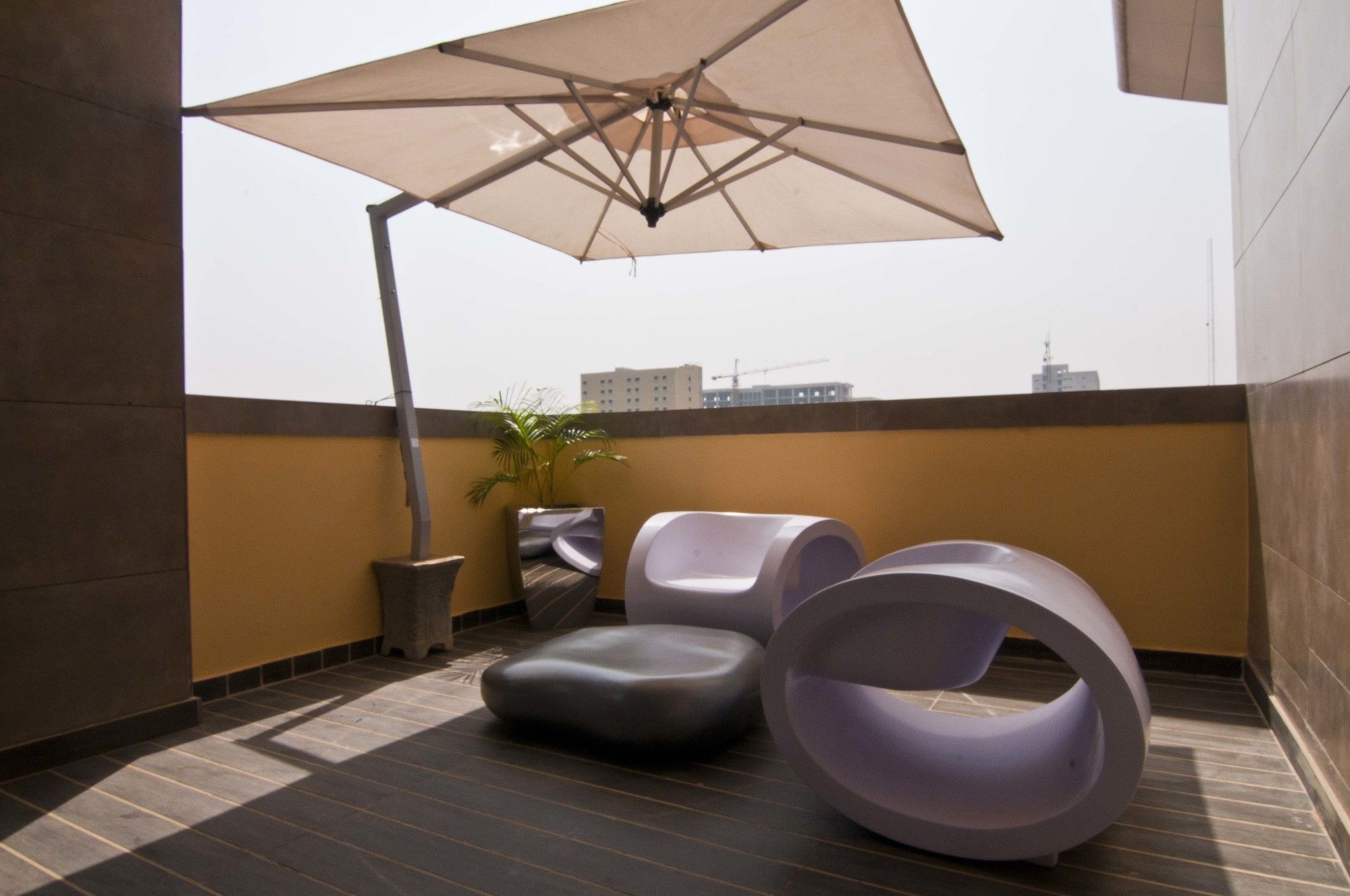 L'Eola Suites Абуджа Экстерьер фото