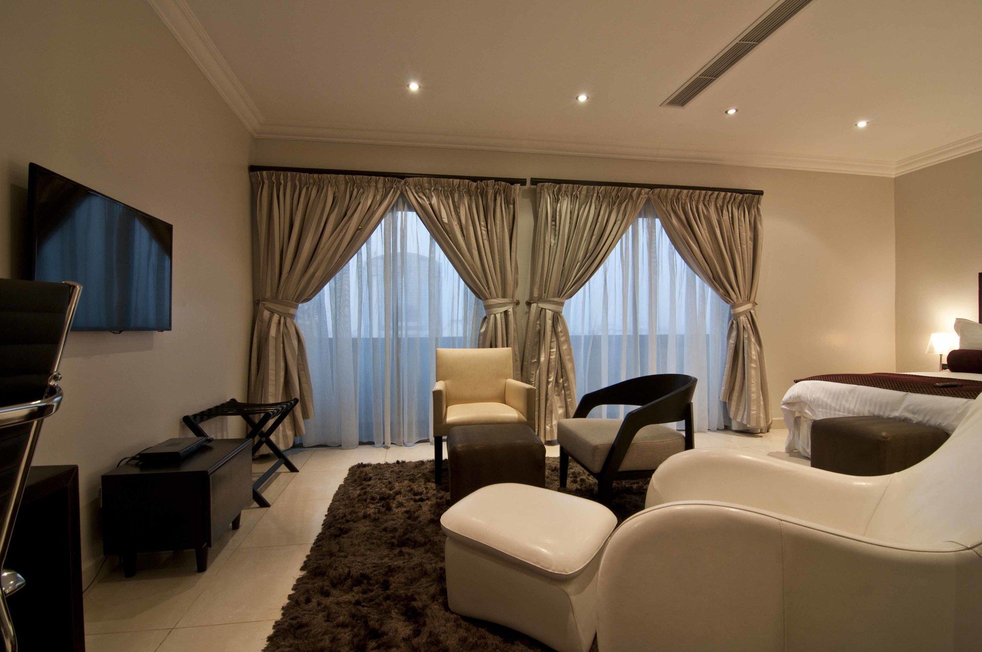 L'Eola Suites Абуджа Экстерьер фото