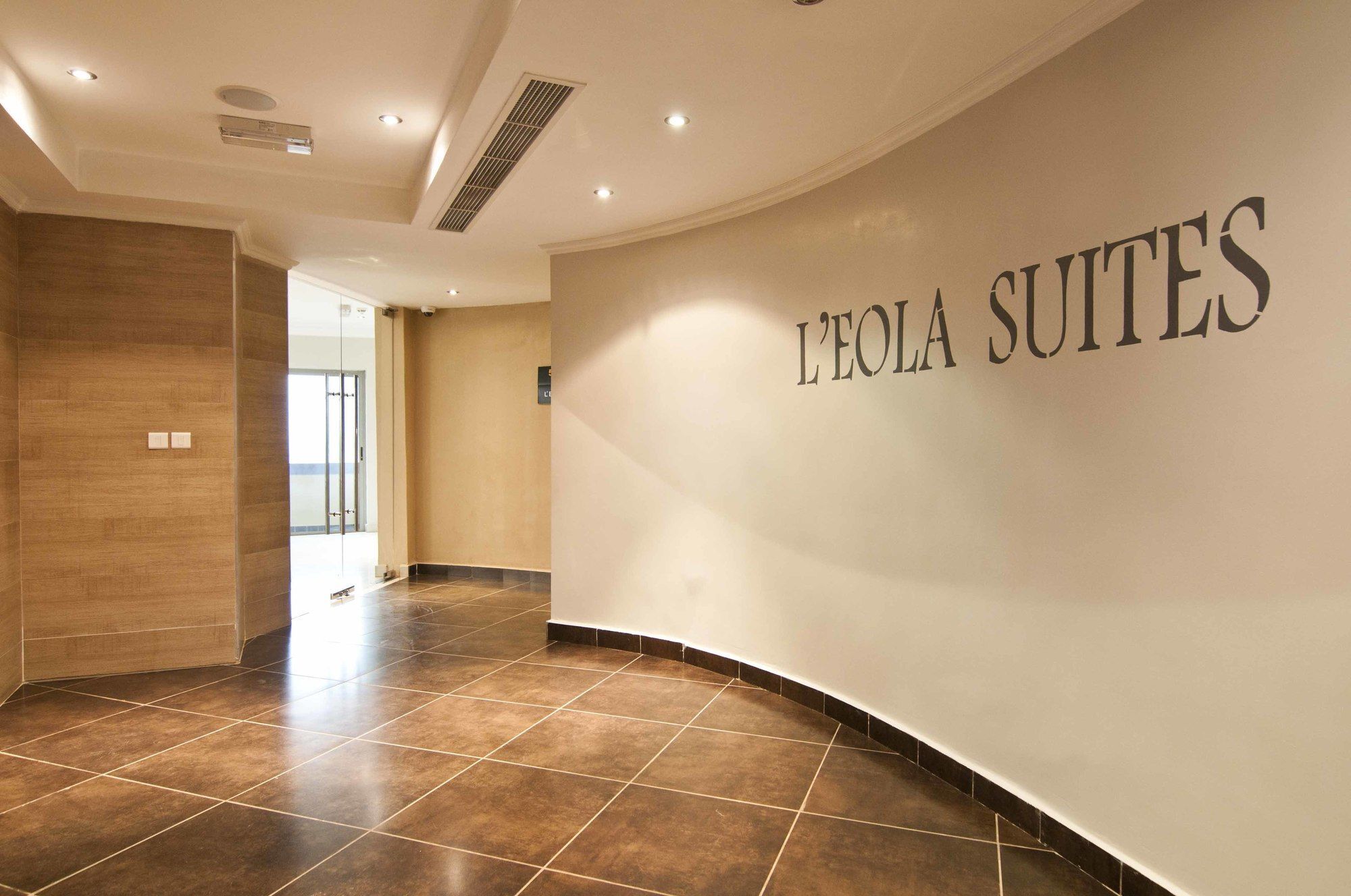 L'Eola Suites Абуджа Экстерьер фото