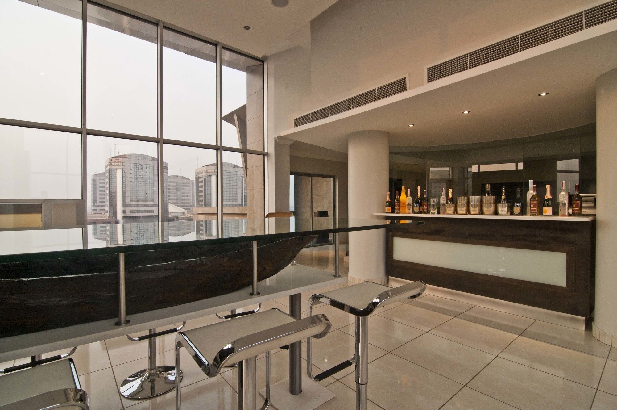 L'Eola Suites Абуджа Экстерьер фото